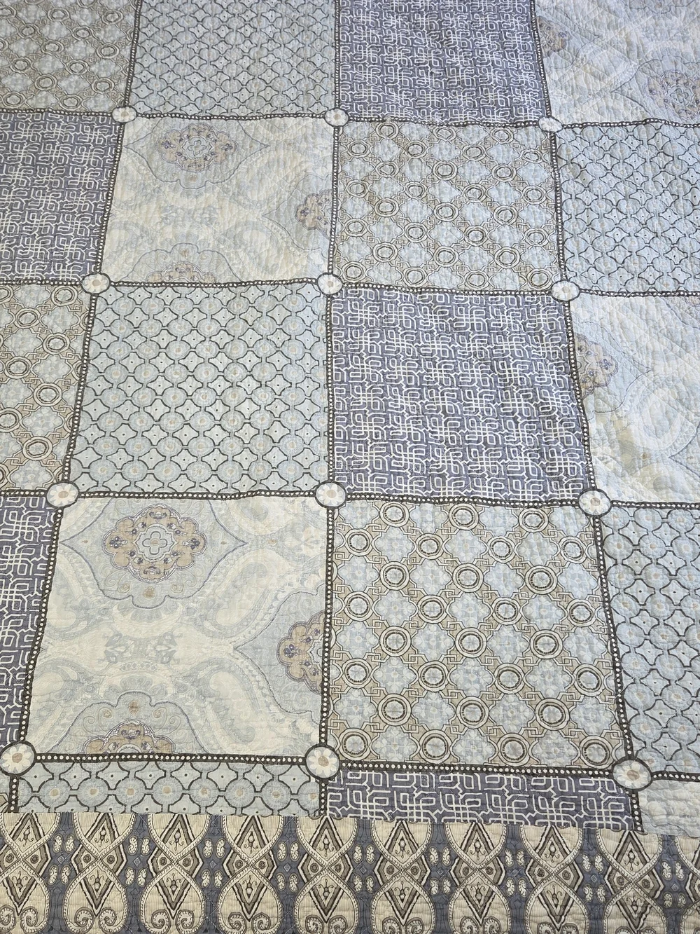 Reversible Patchwork Quilt - Blue and Cream